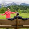 Kanzlerin Merkel und US-Präsident Obama unterhalten sich vor der Wettersteinspitze. Hat der G7-Gipfel Ergebnisse gebracht?