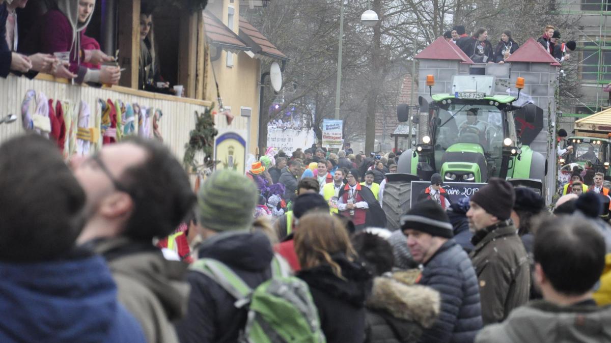 Faschingsumzug-in-Mertingen-verl-uft-friedlich-Polizei-stoppt-jedoch-Diebstahl-und-Drogenkonsum
