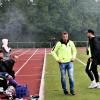 Trainer Ajet Abazi (grüne Jacke) und sein Co-Trainer Burak Tok stehen unter Dampf.Doch wenn die Rauchschwaden vom Grill über die Ersatzbank auf das Spielfeld wehen, dann spielt ihr Türkgücü-Team meistens gut.  	