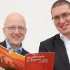Der Geschäftführer von Geoenergie Bayern, Bernhard Gubo (links, auf dem Archivbild mit Mitarbeiter  Florian Breinbauer) will die Planungen in Utting einfrieren bis nach der Bundestagswahl. 