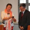 Oettingens Zweite Bürgermeisterin Gertrud Jaumann dankte im Namen des Stadtrats dem scheidenden SPD-Bürgermeister Matti Müller für dessen Einsatz. Der SPD-Politiker war nach nur einer Amtsperiode abgewählt worden. Seine Nachfolgerin ist die CSU-Politikerin Petra Wagner. 
