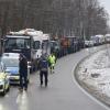 Die Polizei schätzt die Teilnehmerzahl der Demo im Landkreis Aichach-Friedberg auf rund 1500 Demonstrierende in 800 Fahrzeugen.