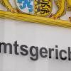 Vor dem Amtsgericht in Nördlingen stand ein 31-jähriger Mann, der betrunken auf Polizisten los ging.