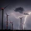 Bayern will den Ausbau erneuerbarer Energien beschleunigen. Doch beim Thema Windkraft ist der Streit mit der Bundesregierung noch nicht beigelegt.
