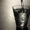 Ein Glas Wasser wurde einem Rentner in Nersingen zum Verhängnis. 