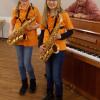 Erfolge verzeichneten zwei Saxofonistinnen aus Binswangen: Lea Endres und Julia Feistle mit ihrem Ausbilder Harald Hänsel. 	 	
