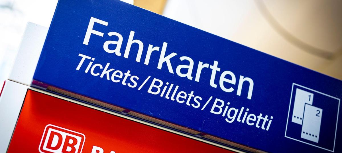 Unbekannter will Ticketautomaten am Illertisser Bahnhof knacken