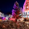 Auf dem Weihnachtsmarkt in Gersthofen herrscht adventliche Stimmung. Direkt daneben befindet sich das City Center.