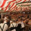 Die Musikanten aus Hirblingen spielten zum Fassanstich im Binswanger-Zelt. Allein: die Gäste fehlten. 