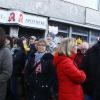 Phasenweise haben nach Schätzungen der Polizei am Samstagnachmittag bis zu 2200 Menschen auf dem Aichacher Stadtplatz für Demokratie und Freiheit demonstriert.