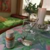 Das Betäubungsmittel Natrium-Pentobarbital und ein Glas Wasser stehen in einem Zimmer des Sterbehilfe-Vereins Dignitas in Zürich.