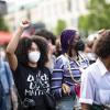 Die gehobene Faust: Ein Zeichen der Solidarität und des Widerstands, oftmals genutzt bei den "Black Lives Matter"-Demonstrationen, wie in Berlin im Jahr 2020.