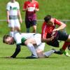 Einsatz war Trumpf: Moritz Werner (links) ist mit der U 23 des FC Gundelfingen nach dem Derbysieg beim TSV Wertingen (rechts Marco Schiermoch) auf einem guten Weg Richtung Bezirksliga-Klassenerhalt. Foto: Walter Brugger