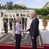 Ursula von der Leyen, Präsidentin der Europäischen Kommission, reiste zu Kais Saied, Präsident von Tunesien, um mit ihm über die Rücknahme von Migranten zu verhandeln.  