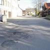Als „Fleckerlteppich“ bezeichnete Bürgermeister Lorenz Braun ein rund 100 Meter langes Teilstück der Bergstraße in Adelzhausen. Für 20500 Euro wird die löchrige Straße in diesem Jahr frostresistent gemacht und neu asphaltiert. 