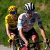 Tadej Pogacar (r) und der Vorjahressieger Jonas Vingegaard sind wieder die Favoriten bei der Tour de France.