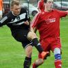 Abstiegskampf: Der SV Bertoldsheim (rechts Johannes Meier) besiegte zuletzt den FC Rennertshofen (Chris Hüttenhofer) mit 1:0.  
