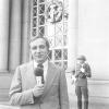 Fritz Pleitgen, damals ARD-Korrespondent in Ostberlin, steht im Juli 1979 vor dem Staatsratsgebäude am Marx-Engels-Platz.