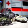 Ein 13-Jähriger ist nach einem Fahrradunfall in Zusmarshausen verletzt, berichtet die Polizei. 
