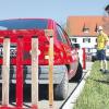 Zentimetergenaues Einparken wird beim Turniersport verlangt. Wer gerne Auto fährt und sein Können unter Beweis stellen möchte, ist beim PKW-Geschicklichkeitsturnier des Motorsportclub Mering willkommen.  Foto: Ines Schmitt