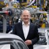 Bundeskanzler Olaf Scholz im BMW-Werk in München.