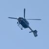 Mit einem Hubschrauber hat die Polizei in Mönchsdeggingen einen Mann gesucht. 