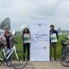 Zur Vorstellung des Stadtradelns kamen (von links) Andrea Jochner-Weiß, Naomi Watzlawik-Hammer, Benedikt Wiedemann und Veronika Schellhorn zur Erdfunkstelle nach Raisting.  	