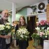Mit Click & Collect hoffen Jakob Eichele und seine Mitarbeiterin Julia Hirschberger, das Geschäft in ihrem Blumenladen in Herrgottsruh ein wenig ankurbeln zu können.