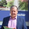 Dieses Bild zeigt den FW-Abgeordneten nicht vor dem Landtag in München, sondern vor seinem Büro in der Laugnastraße in Wertingen. Der 69-Jährige spricht in einem Interview über seine Themenschwerpunkte und das Glück, das er jüngst bei einem Treppensturz hatte.  	
