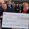 Sparkasse und Freundeskreis spenden 10.000 Euro an Neuburger Krankenhaus