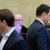 Thomas Schmid, ehemaliger Vorstand der Staatsholding Öbag und Vertrauter von Ex-Kanzler Sebastian Kurz, vermeidet im Gerichtsaal Blickkontakt zu seinem früheren Chef.