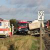 Ein Lkw und ein Zug sind bei Mindelheim zusammengestoßen.