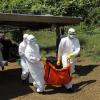 Bergung eines Ebola-Opfers in Liberia.