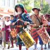 Gänse, Ochsen, bepackte Esel: Beim Einzug der Bauern und Handwerker auf das Frundsbergfest gab es viel zu sehen.