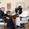 Papst Franziskus begrüßte Kardinal George Pell, nachdem der Kardinal in Australien wegen sexuellen Missbrauchs angeklagt und freigesprochen worden war. 