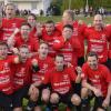 Die Meister-Shirts waren nach dem Schlusspfiff schnell zur Hand: Der TSV Offingen hat den Titel in der Fußball-Kreisliga West geholt. 	