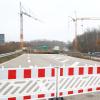 Die Bauarbeiten an der Brücke über die B10 zwischen Burlafingen und Steinheim verzögern sich. Sie dauern noch bis mindestens Mitte Februar. Unser Bild zeigt den Blick auf die Baustelle aus Richtung Burlafingen. 