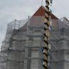 Das an der Ostseite der Wallfahrtskirche Mariä Himmelfahrt angebrachte Gerüst verrät, dass die Instandsetzungsmaßnahmen bereits begonnen haben. 