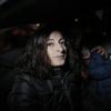 Mesale Tolu sitzt in Istanbul in einem Auto. Die deutsche Journalistin ist aus der Untersuchungshaft in der Türkei entlassen worden.