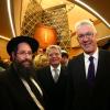 Rabbi Shneur Trebnik (von links), Bundespräsident Joachim Gauck und Baden-Württembergs Ministerpräsident Winfried Kretschmann (Grüne) bei der Einweihung der Synagoge in Ulm.