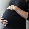 Folsäure ist vor allem in den ersten Schwangerschaftswochen wichtig und sollte laut der DGE substituiert werden.