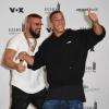 Trotz aller Kritik: Kollegah (links) und Farid Bang zeigen sich bei der Echo-Verleihung 2018 in bester Stimmung.