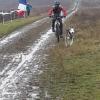 Nachdem Niclas Speer auf dem Fahrrad zusammen mit dem Sibirischen Husky Jim auf dem fünf Kilometer langen Rundkurs in Ungarn unterwegs gewesen war, gab es Streicheleinheiten für den vierbeinigen Partner. Zusammen belegten sie bei der Europameisterschaft „off snow“ den siebten Platz. 	