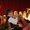 Hoch konzentriert bei der Sache: Der junge Musikverein Gessertshausen präsentierte beim Frühjahrskonzert ein frisches Programm. 	