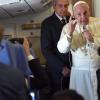 Provokante „Karnickel“-Äußerung: Papst Franziskus spricht zu Journalisten während des Rückflugs von seiner Philippinen-Reise nach Rom. Seine vage Aussage musste er zurechtrücken.
