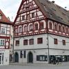 Nördlingen liegt an der Romantischen Straße. In der Stadt sind bei Touristen nicht nur die Fachwerkhäuser beliebt.  	