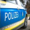 Ein Mann will von Ingolstadt ins etwa 200 Kilometer entfernte Coburg radeln und benutzt dafür die Autobahn. Die Polizei stoppt ihn.