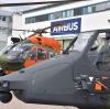 Airbus Helicopters hat den Getriebehersteller ZF Luftfahrtechnik übernommen. Der liefert etwa Teile für den Helikopter H145, der hier in orange auf dem Betriebsgelände zu sehen ist.