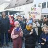 Phasenweise haben nach Schätzungen der Polizei am Samstagnachmittag bis zu 2200 Menschen auf dem Aichacher Stadtplatz für Demokratie und Freiheit demonstriert.