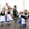Einen tollen Auftritt zeigten auf der Bühne beim Maimarkt die Mädchen und Buben des  Heimat- und Volkstrachtenvereins Gersthofen.